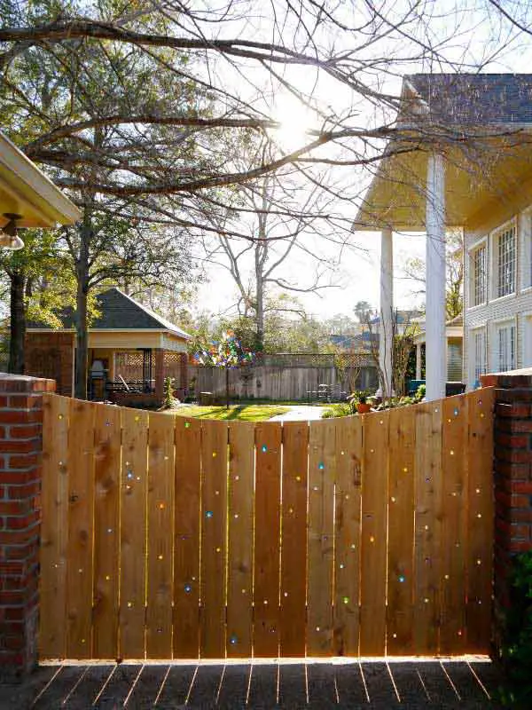 Wood and marble fence design ideas