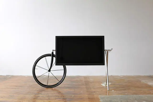 Unique Portable TV Stand by Taylor Levy and Che-Wei Wang (3)