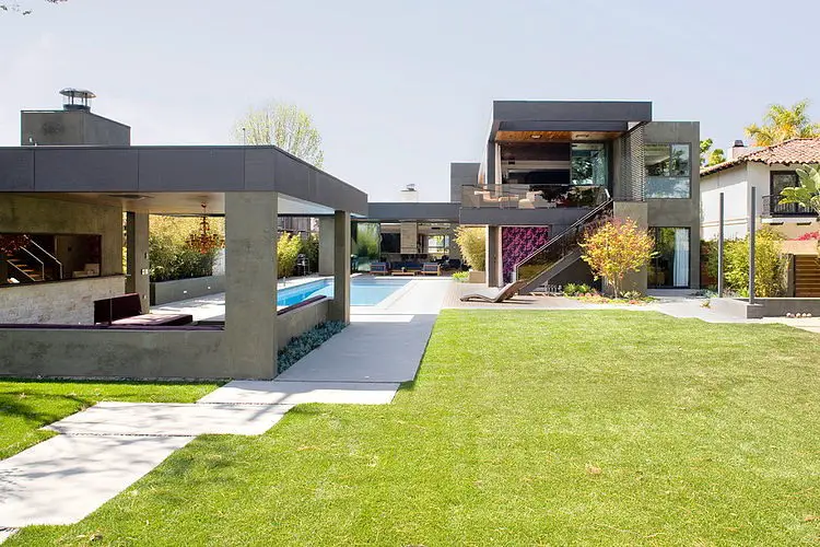 Modern Two-Level Pool House in Los Angeles (2)