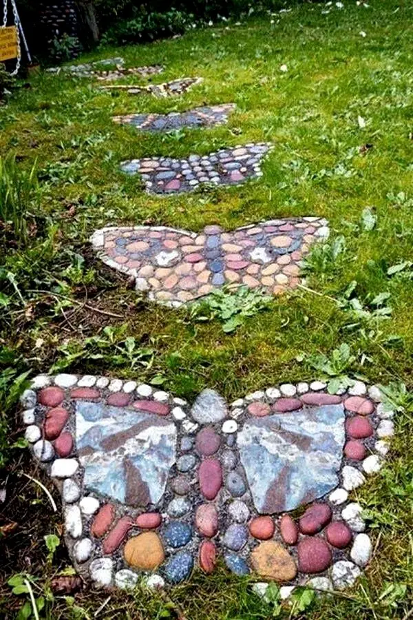 DIY Beautiful Spring Butterfly Stepping Stones, Garden and Backyard Ideas