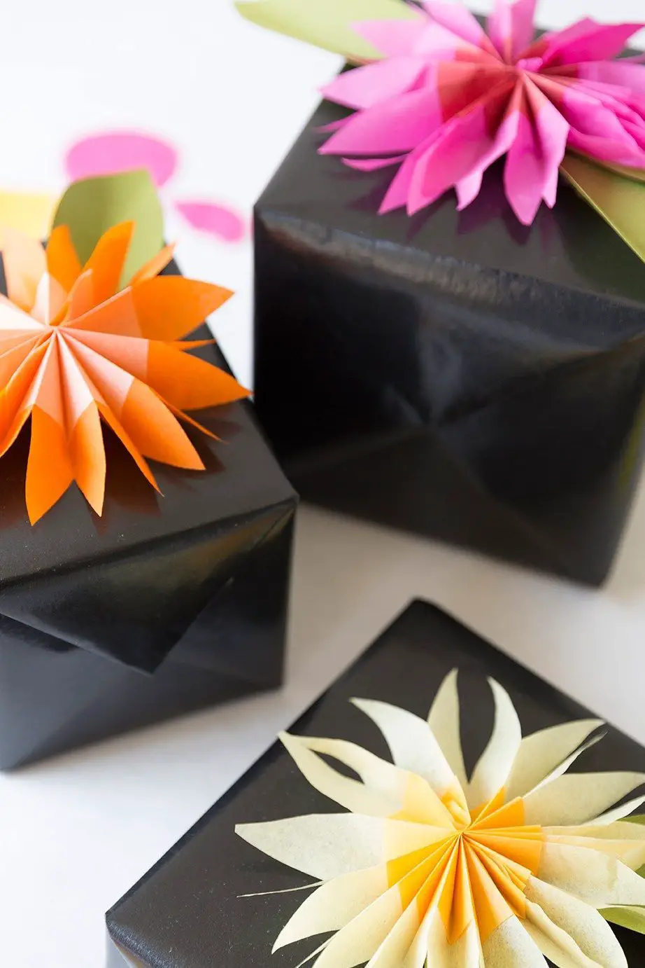 DIY Paper Tissue Flower Gift Topper, Crafts to make