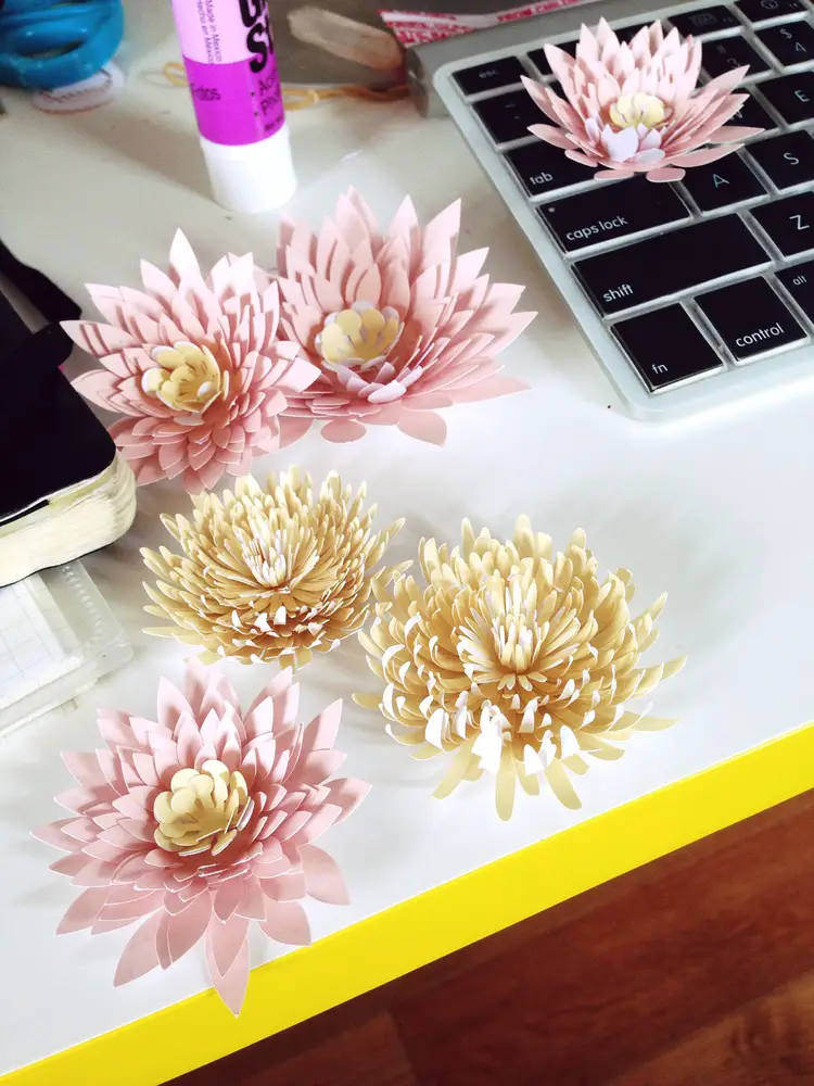 DIY Paper Water Lilies, Paper Crafts and DIY Ideas
