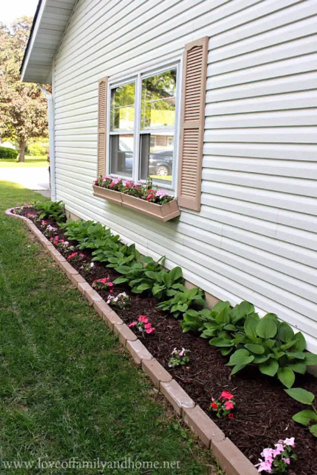 Beautiful Sideyard Flower Bed, Front Yard Landscaping Ideas