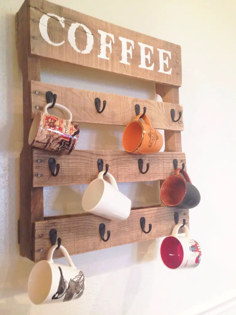 DIY Pallet Coffee Cup Holder - Farmhouse Decor