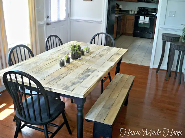 DIY Pallet Farmhouse Table