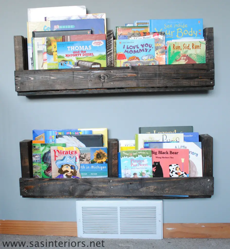 Stylish DIY Pallet Bookshelf