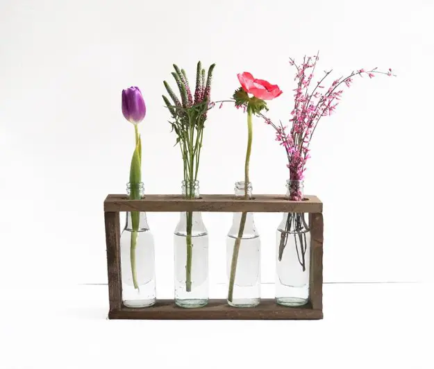 Stylish DIY Pallet Bottle Vase Holder