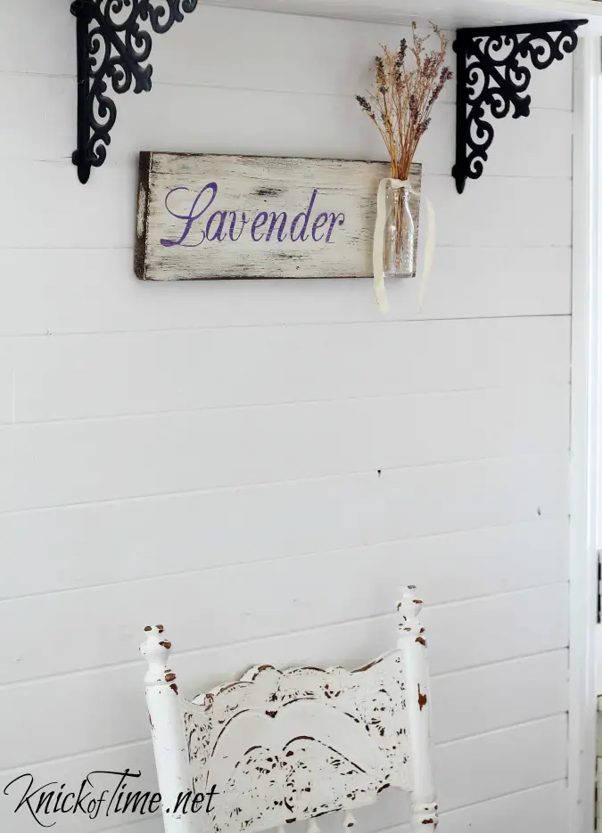 10+ Fabulous DIY Farmhouse Signs You Can Do It Yourself, DIY Lavender Sign