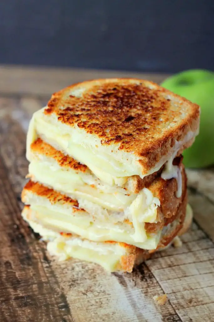 20+ Best Dinner Party Food Ideas - Easy Dinner Party Recipes, Apple Grilled Cheese