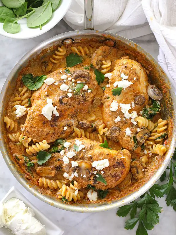 20+ Best Dinner Party Food Ideas - Easy Dinner Party Recipes, Delicious One-Pan Chicken with Creamy Sun-Dried Tomato Pesto Sauce