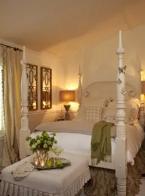 Romantic Bedroom Decor Ideas, Use Nightstand Lamps